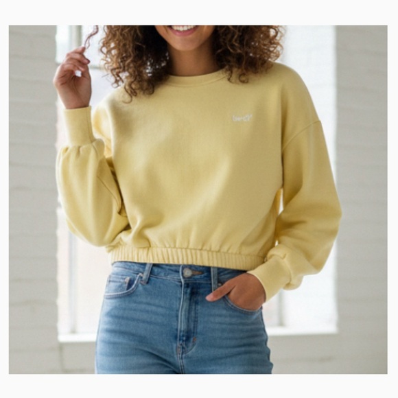 Levi's Tops - Levi’s Yellow Soft and Stretchy Women’s Cropped Sweatshirt - Size Small